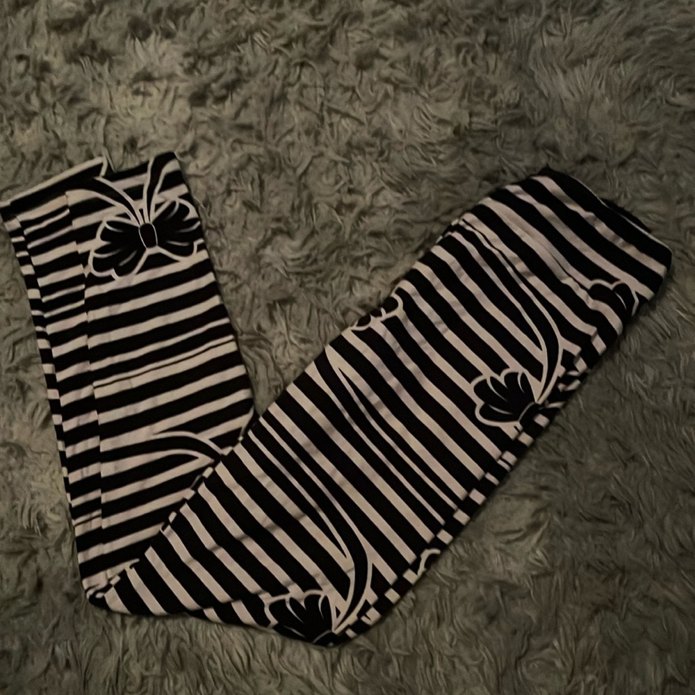 One size black and white bow leggings